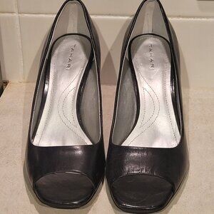 Tahari Riddle Women's size 9.5 open toe pumps shoes